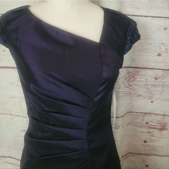 Adrianna Papell Iridescent Beaded Cap Sleeve Sheath Dress Size 4 NWT - Picture 4 of 6